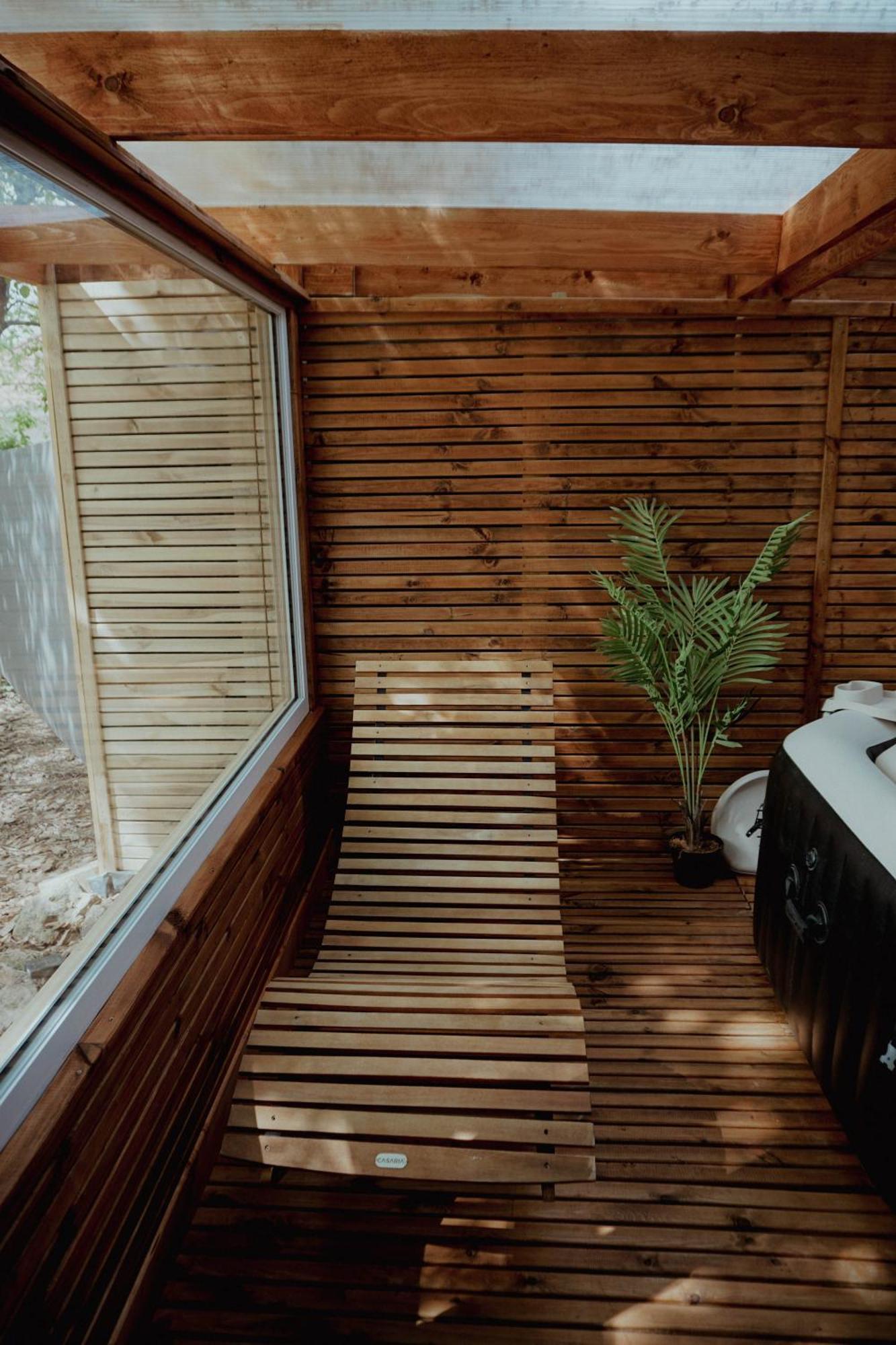 Le Chalet Tipi Avec Jacuzzi Et Jardin Труа Экстерьер фото